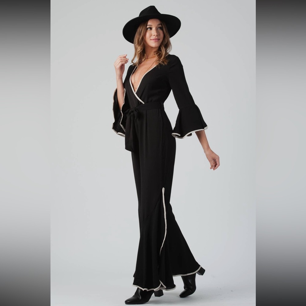 LUCCA COUTURE CONTRAST TRIM TIE WAIST JUMPSUIT ❤️IN STORES❤️